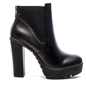 Steve Madden plateau Booties